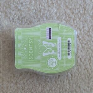 White tea and cactus